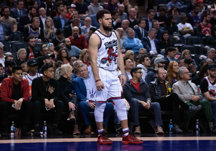 懂nba运营要知道哪些(NBA球鞋自由市场的运作方式：球员招募与推介会)