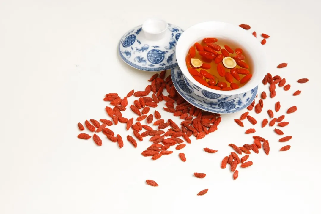 红枣枸杞菊花茶（红枣菊花茶对身体的好处大揭秘）