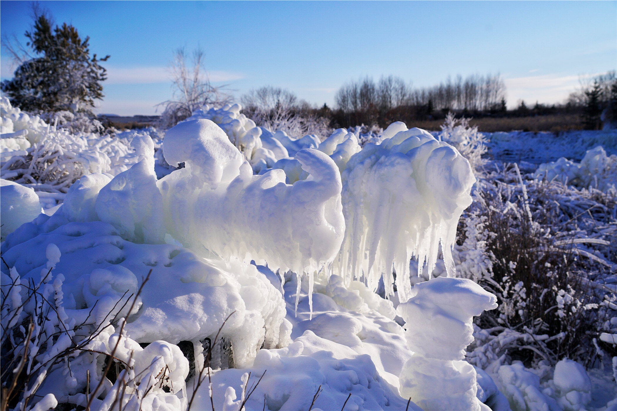 想去东北看雪哪个地方更好(零下30度来东北这个地方看雾凇，河流居然不结冰美成了瑶池仙境)