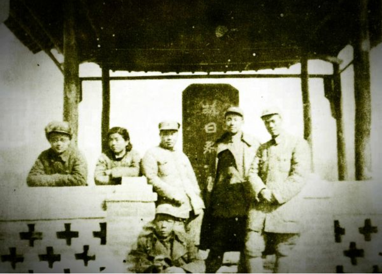 81年刘震与老部下一起闲聊，因何事坦言：我这个军长没带好头
