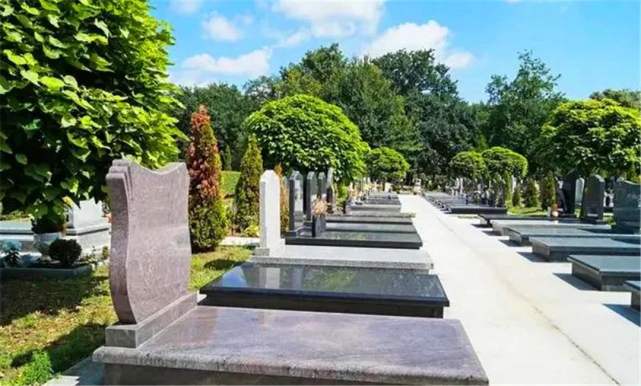 红黑传奇永垂不朽（在农村，墓碑上的字为啥有红黑之分呢？红色字和黑色字有何区别呢）-华海博客