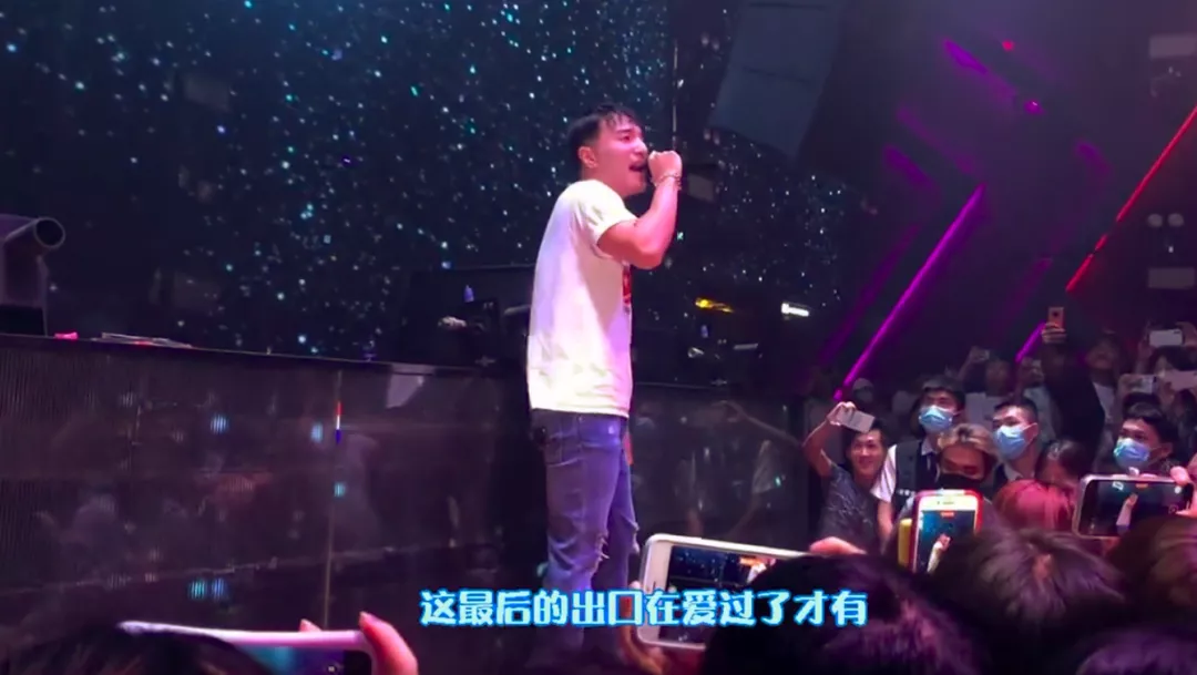 国内男网红靠魔性翻唱火到国外，老外也被洗脑，一边吐槽一边上头