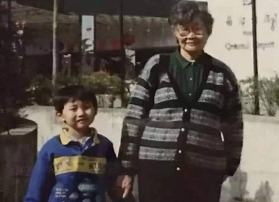 张若昀自曝陪老婆吃月子餐胖了10公斤，他的童年阴影终被爱治愈
