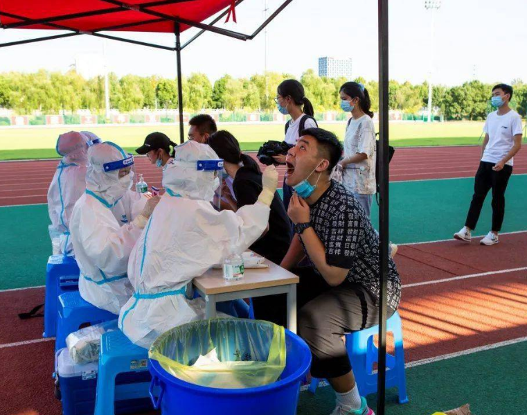 男生身高在这个时期就定型，学生低于平均身高，就算进入矮子阵营