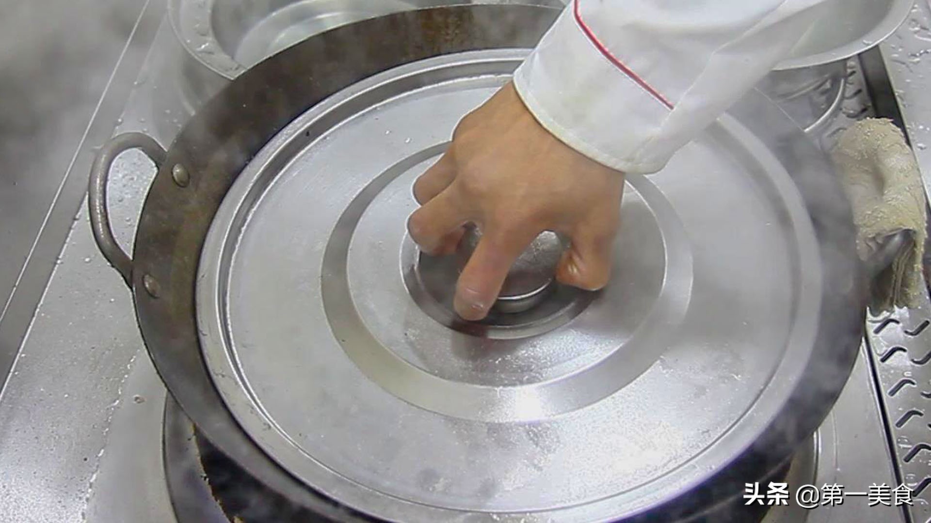 白斬雞的做法大全,白斬雞的做法大全竅門