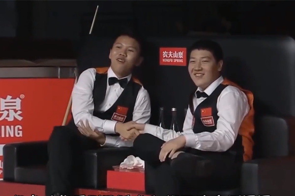 斯诺克世界杯2015视频（回顾丨2015斯诺克世界杯，希金斯大败，少年周跃龙颜丙涛一战扬名）
