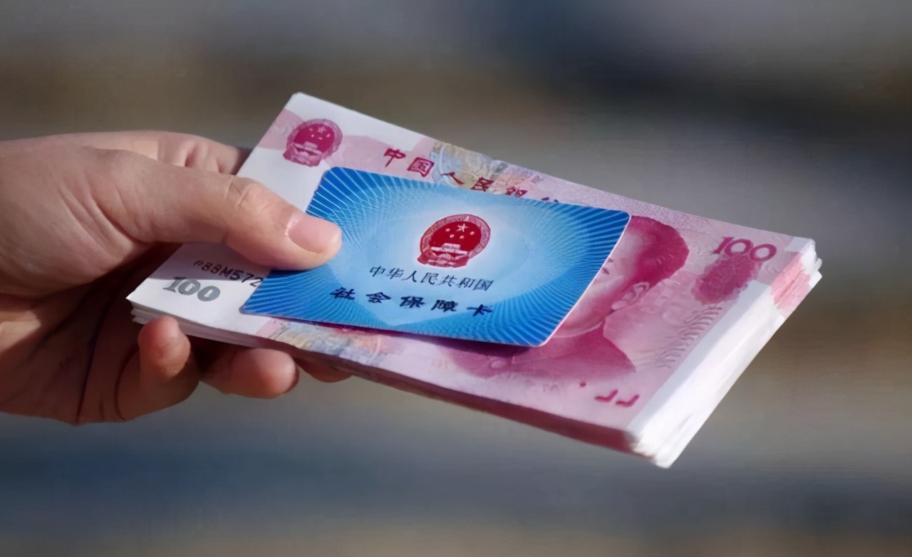 缴纳15年普通标准的养老保险，等到退休之后，每月可以领多少钱？