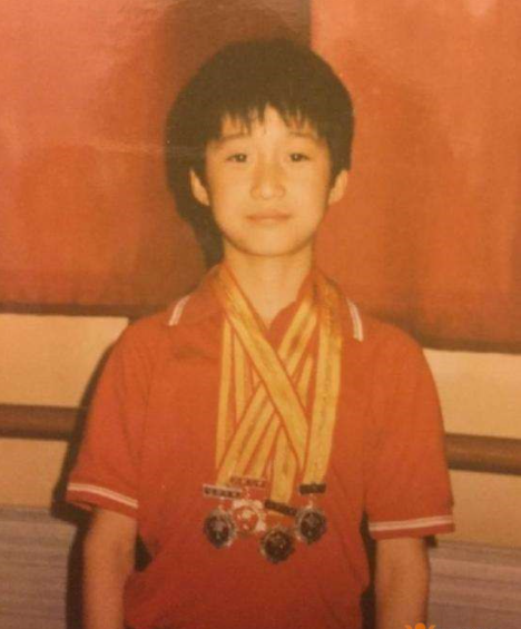 吴京的逆袭情史，因穷曾被两位美人嫌弃，邂逅谢楠后收获神仙爱情