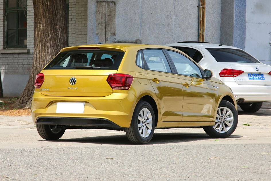 从9.99万降至7.09万起，百公里油耗5.5L，带你看大众Polo