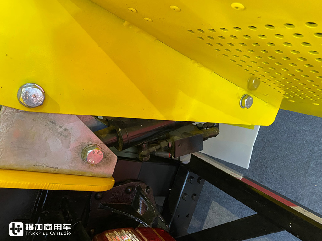 �������ڷ�ײģ�飬���忭�˵��̣�������ʶ�칤����ķ�ײ���峵