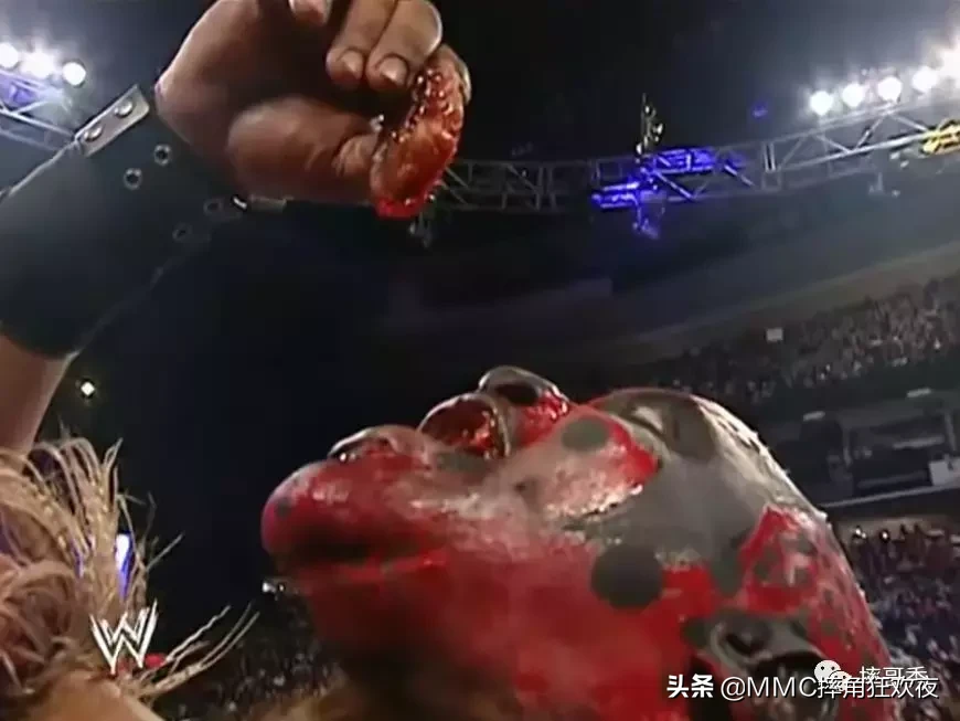 WWE历史上超级变态的人物！大口吃虫，令人害怕
