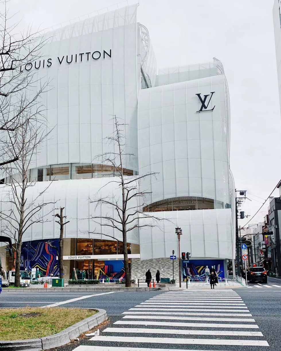 简约轻盈的8个LV旗舰店外墙设计