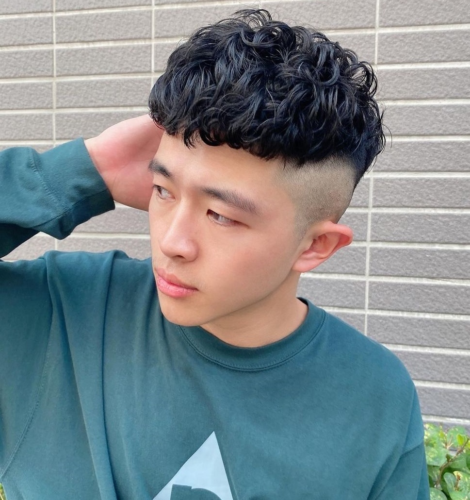 男生留"背头"太油腻了,不如剪这5款清爽发型,干净帅气显精神