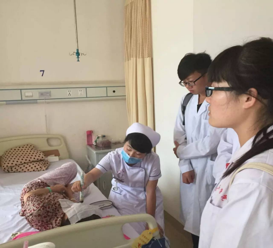 新版医学院“F4”出炉，北京协和稳居榜首，二三四名大变样