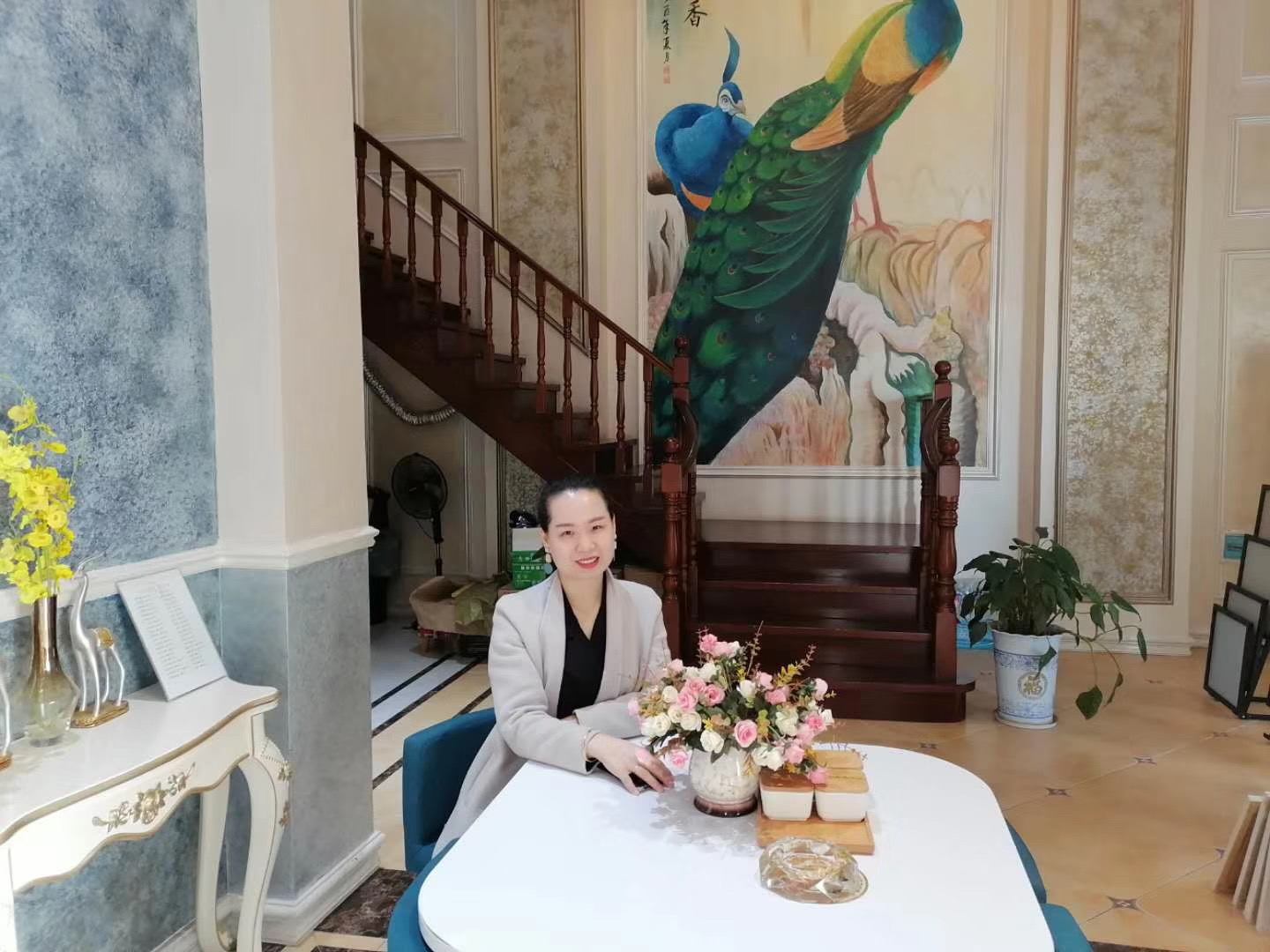 装修女老板今年目标：让十几个员工吃饱饭，重启从减肥穿旗袍开始