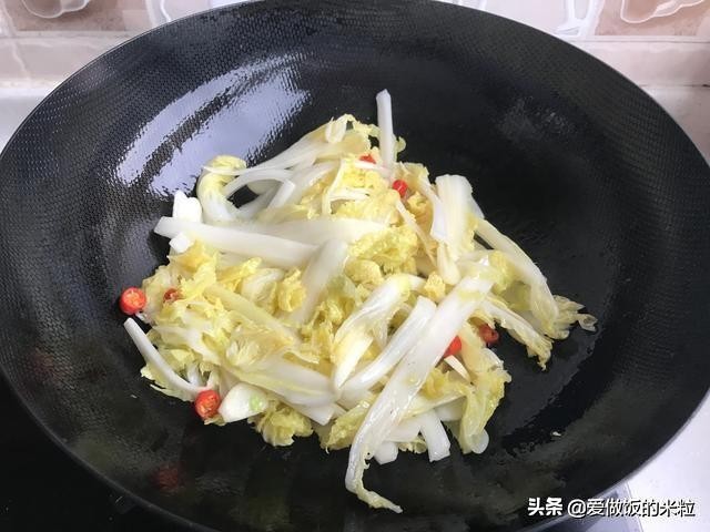 娃娃菜怎么炒（这个方法简单步骤少甜嫩爽口不油腻）