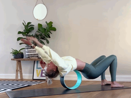 被誉为辅具神器的-瑜伽轮，你会用吗？（附练习序列）