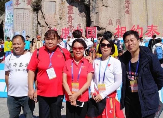 唐功红金牌为什么被收回(举重冠军唐功红:举起182.