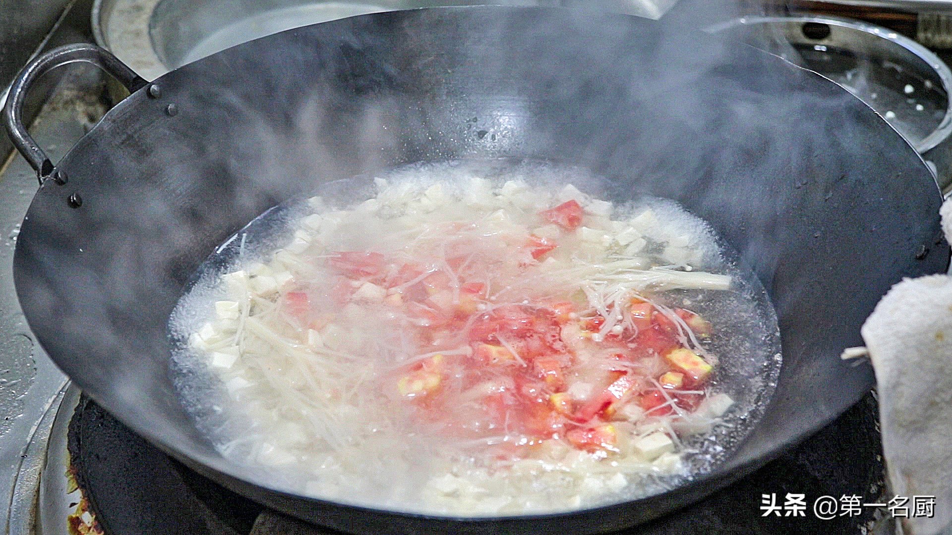 番茄豆腐汤的做法（家庭版西红柿豆腐汤的简单做法）