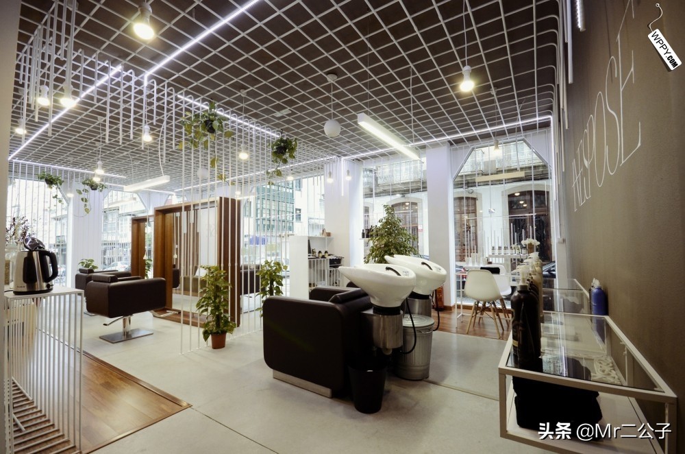 理发店门面装修设计图：高端沙龙风格布局方案