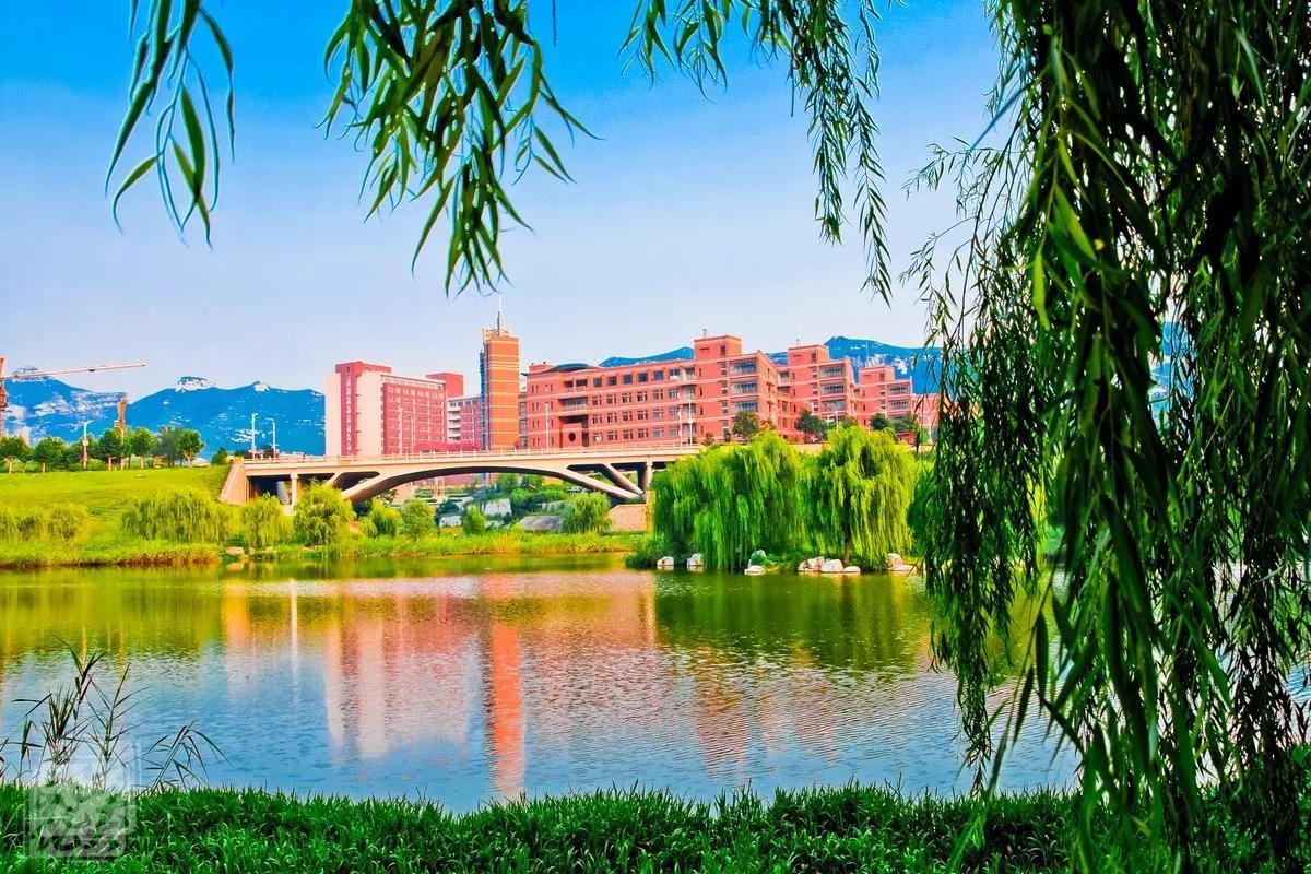 齐鲁交通学院威海校区(山东省威海市文化西路180号)东北亚学院 翻译