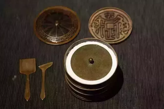 别有情趣的香炉,燃尽后的香灰是一幅画!