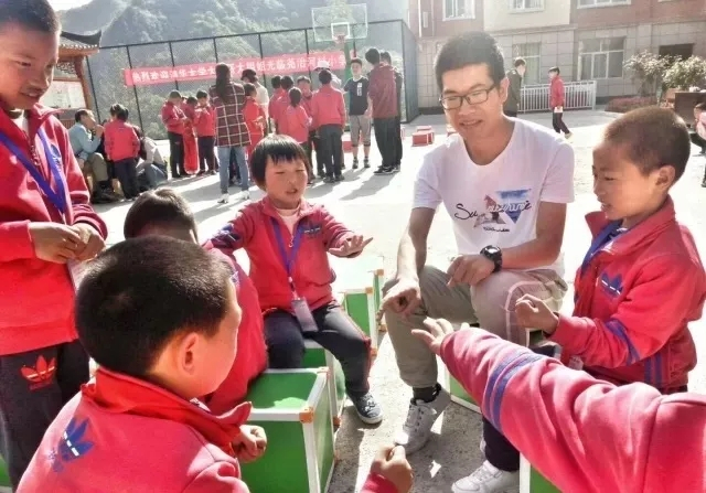 寒门学霸韩储银：靠国家资助圆梦清华，热衷公益被清华校长点赞