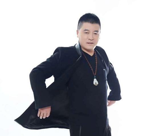 拒做赵本山徒弟，又当众殴打交警的魏三，如今49岁直播捞金惹争议