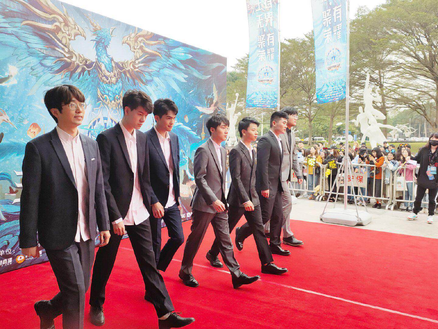 rngm是一直名副其实的豪门俱乐部,而且双边凉晨和雨雨可以称得上队伍