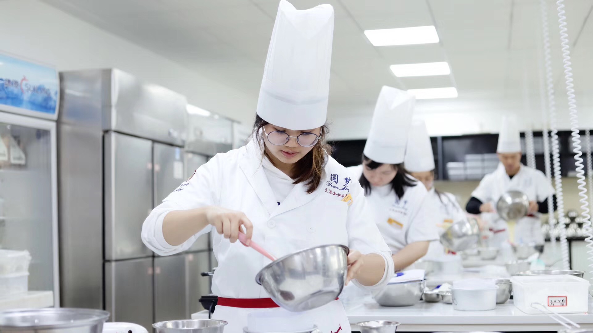 蛋糕西点培训学校哪里好？圆梦烘焙一起来了解一下