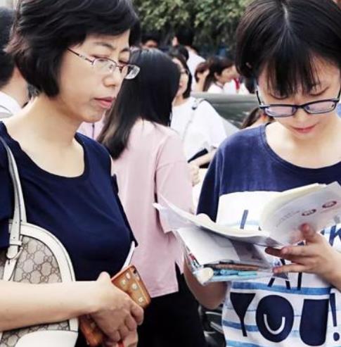 21届高考生，冲刺一本不能低于这个分数，录取分数线预估图来了