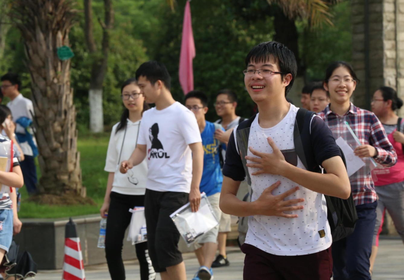 高考“退档”和“滑档”是两回事，但结局一样惨，考生要尽量避免