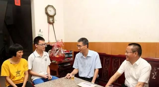 寒门状元邝永胜，高考671进清华，电子厂打工挣学费