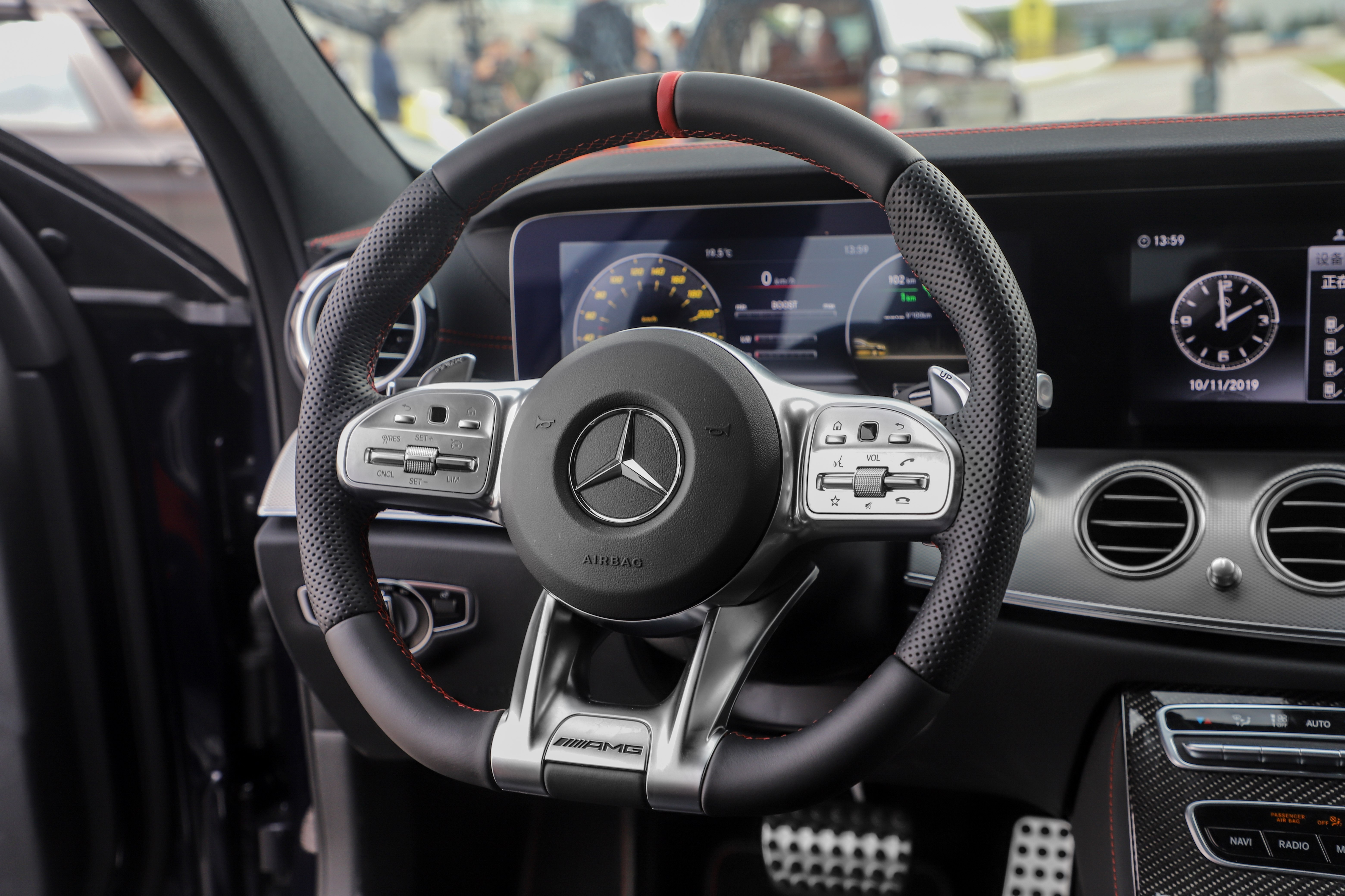 AMG E级双车评测：同门不同命，直6凭何挑战V8？