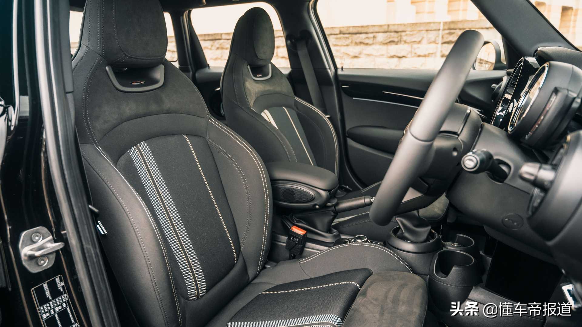 黑化MINI来啦，EV车型也可以更酷！MINI暗影版车型官图