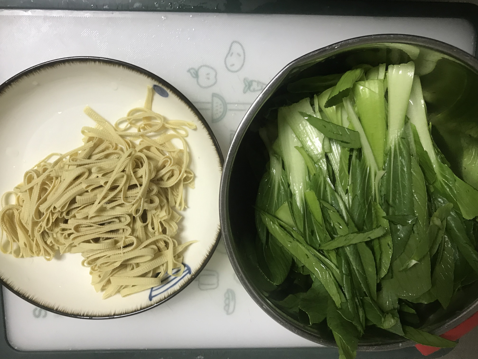 图片[5]-【油菜炒豆皮】做法步骤图 钙含量极高 孩子常吃长高个-起舞食谱网