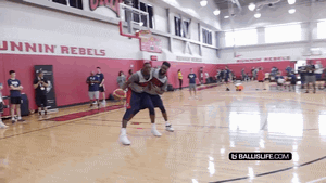 篮球最多有几条接缝（美国男篮集训时进行的1v1，有很多很好的技巧值得学习）