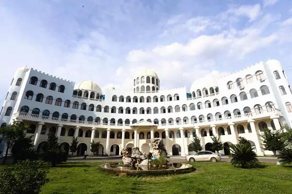 神仙学校！学霸宿舍、学霸班级、学霸学院，全都