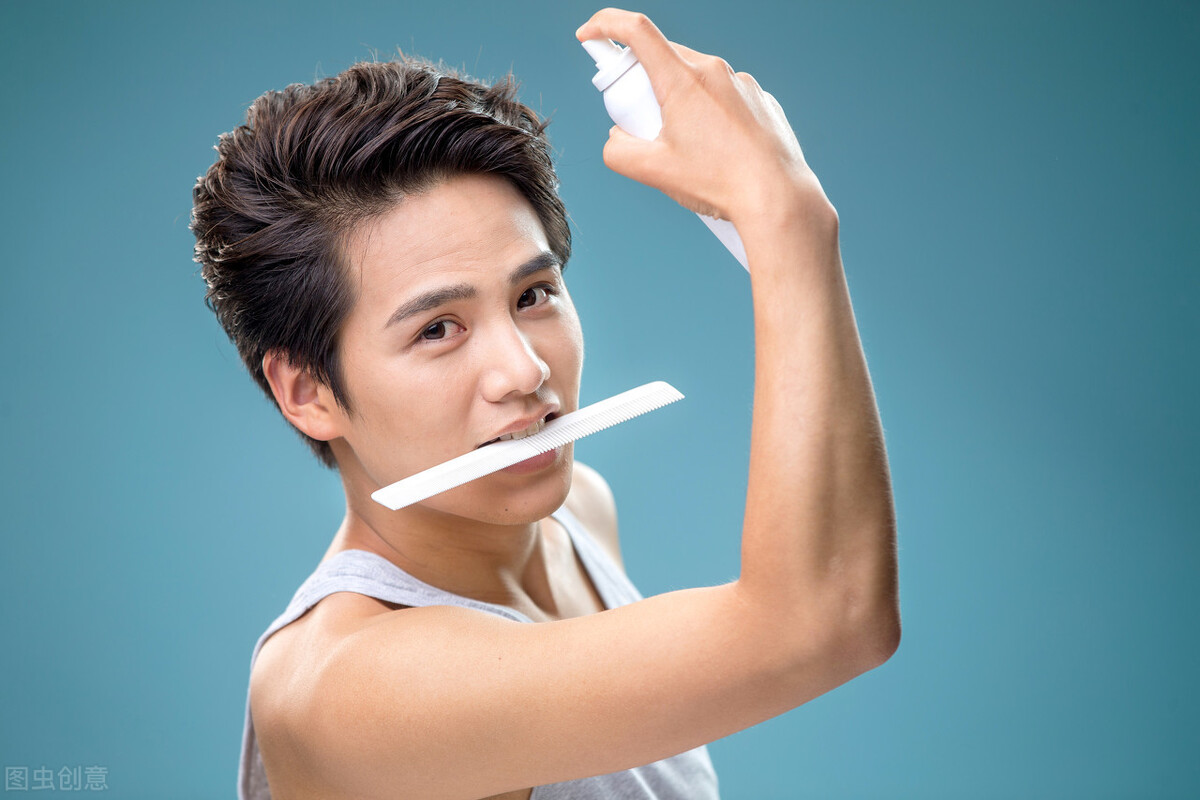头发定型用什么：发胶？发蜡？定型啫喱或喷雾？男生该如何选择
