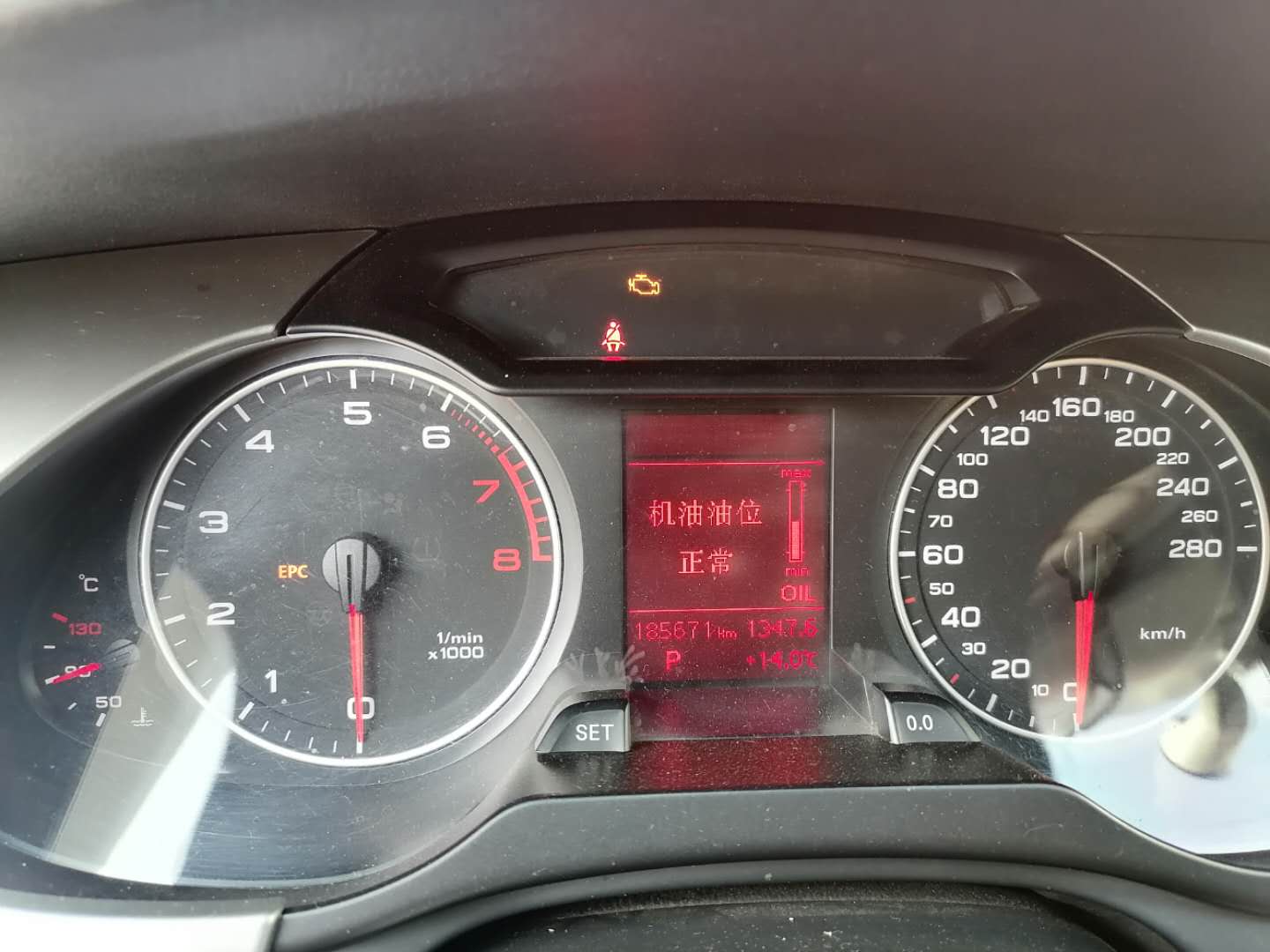 维修奥迪888发动机混合气过稀、油泵压力过低启动困难