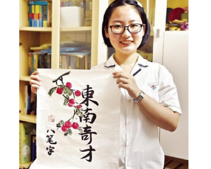 福建最贵高考状元，凭一己之力改变家人命运，光奖学金就有100万