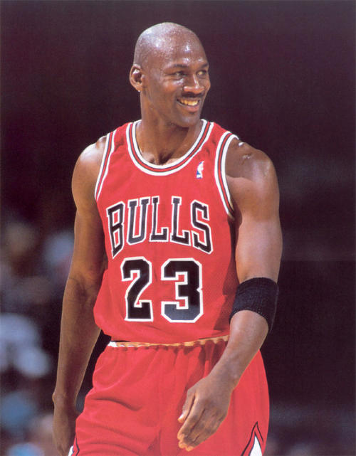 nba球员为什么穿紧身短裤（原来球星也有特殊癖好，詹姆斯成标志，乔丹有够奇怪）