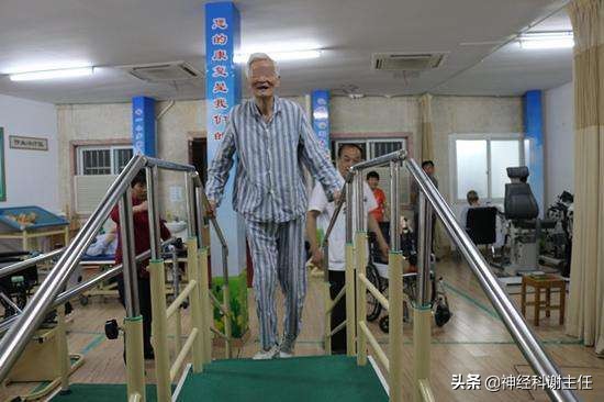 腦梗1年內是恢復黃金期，堅持這么做的人都康復了