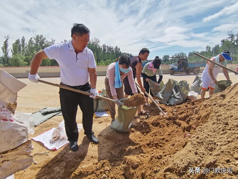 尉氏县门楼任一中党支部让党旗在抗洪救灾中高高飘扬