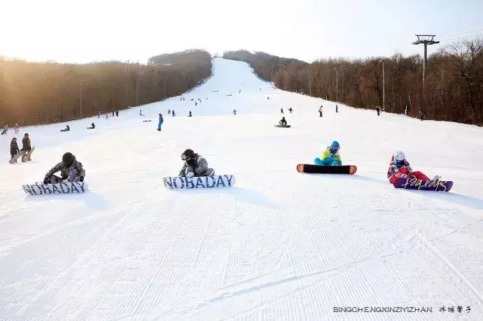 单板滑雪u型场地图(哈尔滨帽儿山高山滑雪场，滑雪发烧友驰骋的乐园)