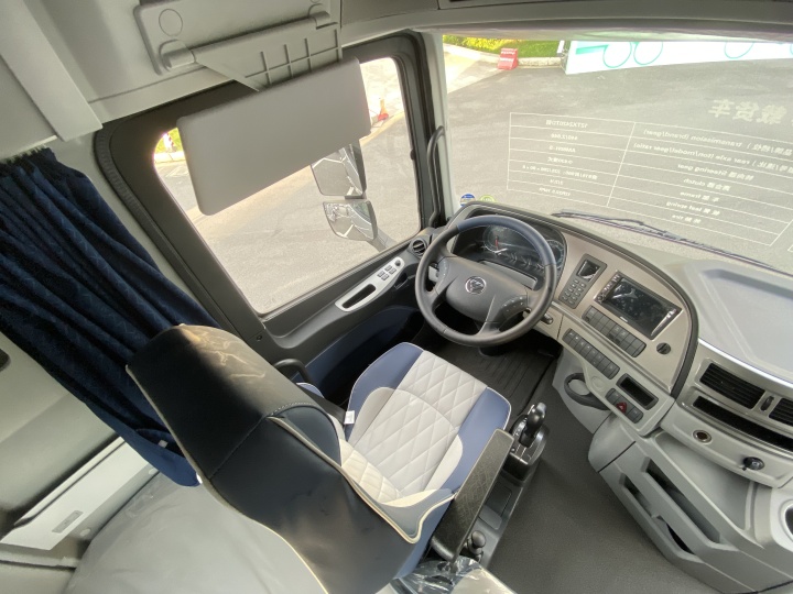 最高580马力，可选8气囊桥，绿通冷链就选欧曼EST国六8x4载货车