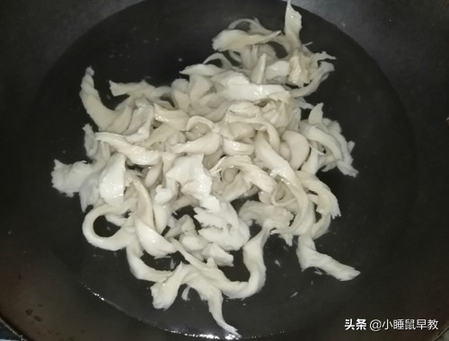 孜然面筋的做法（掌握这三个技巧面筋香辣过瘾）