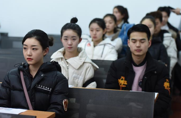 新学期迎来“坏消息”，武汉各大高校现“天价学费”，学生很无奈