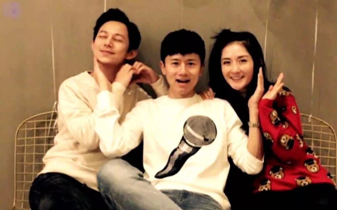 何炅一家三口图片何炅一家近照