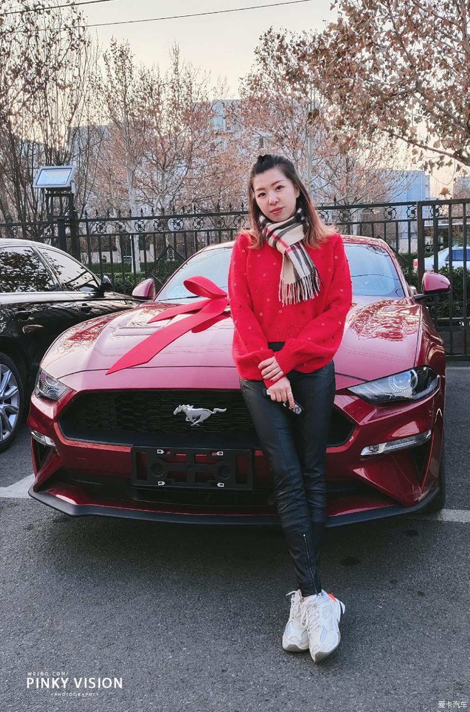 圆了跑车梦，女司机宝石红mustang提车+用车分享，优缺点都有